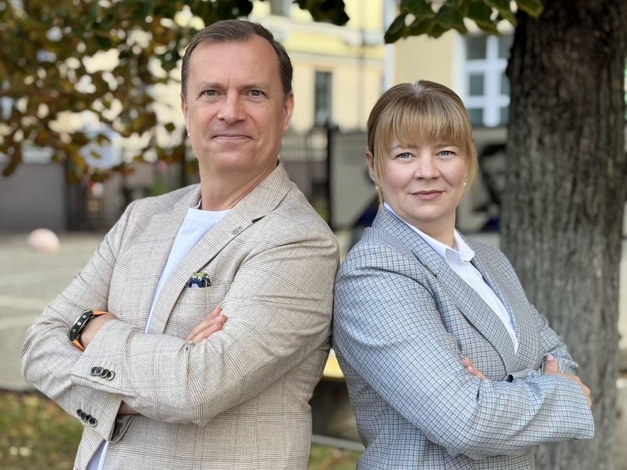Роман Зайцев и Олеся Резникова, ведущие игры «Мастер Аргументации»